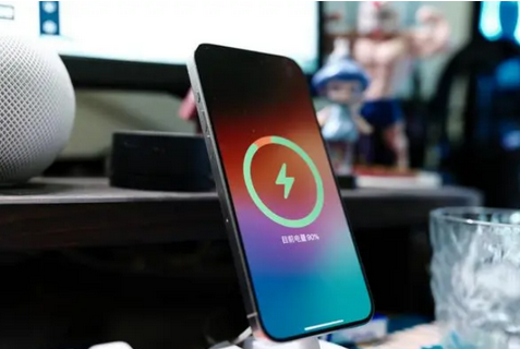 李沧苹果15换屏服务分享用什么充电器给iPhone15充电更好 